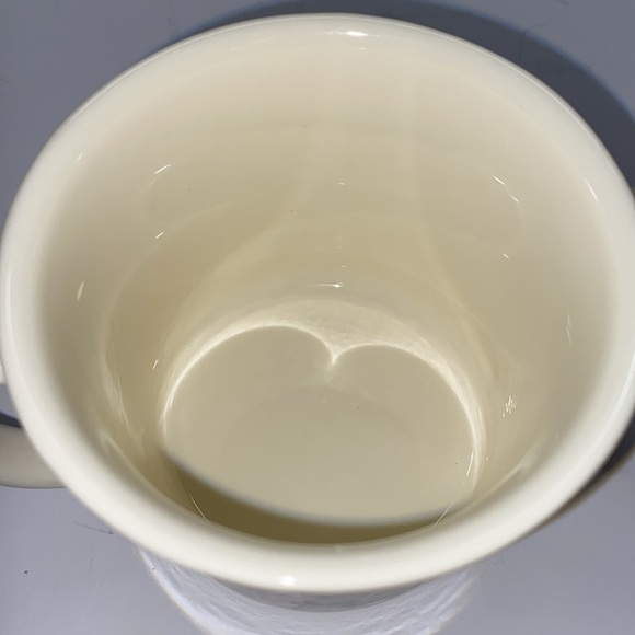 Vintage Bunnykins child’s two handled mug by Royal Doulton. - Picture 3 of 10